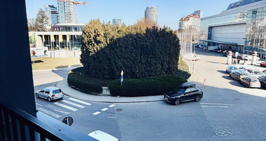 6B9CBF2B-119B-4C9B-863D-CEC1E907A1DB