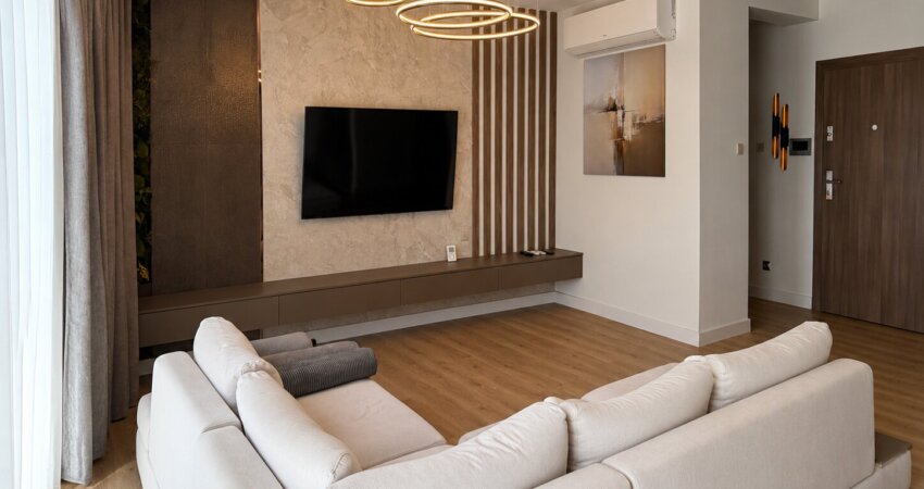nowoczesny_minimalistyczny_salon_z_tv 2